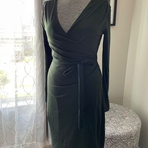 Olive green true wrap dress. Old Navy. Sz M.